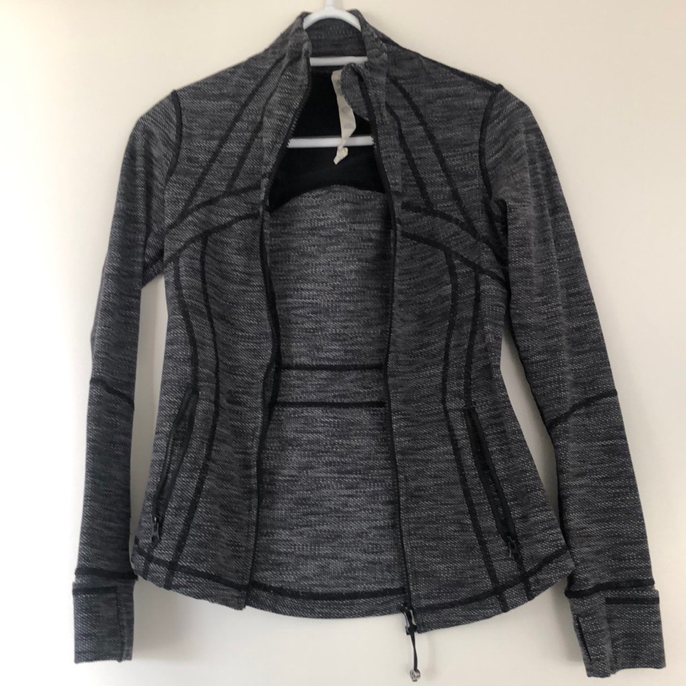 Lulu lemon jacket very good condition size 2